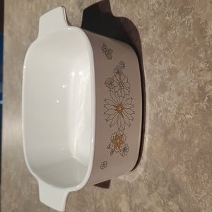 Corningware 1 and 1/2 quart unique flower baking dish